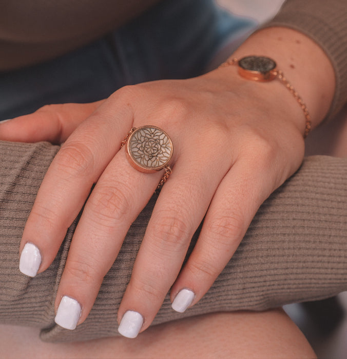 ANILLO FLORAL AJUSTABLE