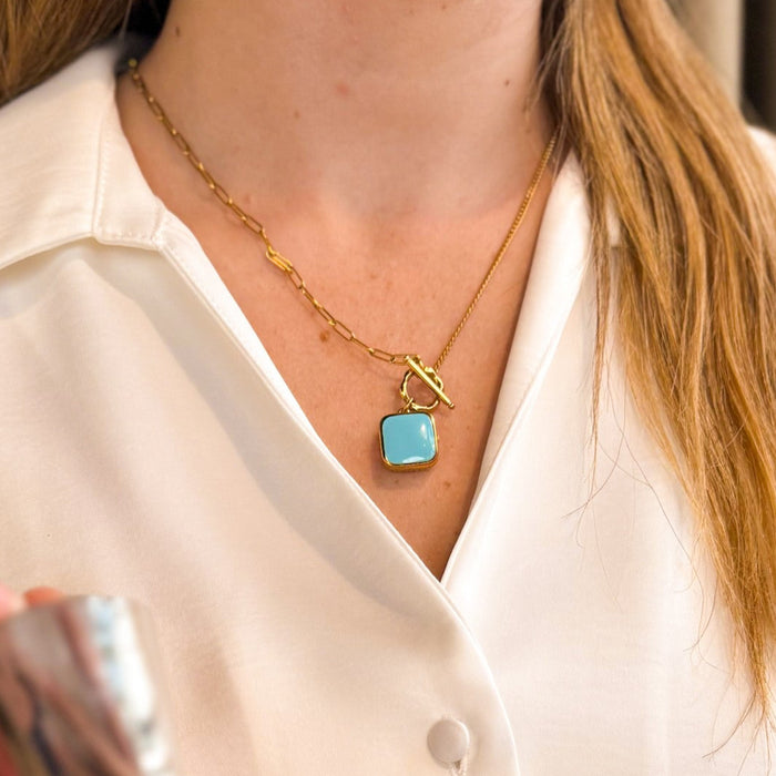 COLLAR CON DISEÑO TURQUESA